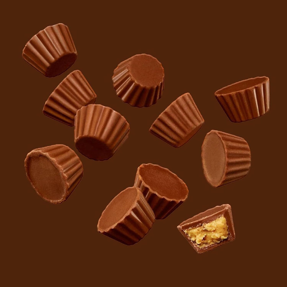 
            
                Load image into Gallery viewer, REESE&amp;#39;S Milk Chocolate Peanut Butter Miniature Cups Valentine&amp;#39;s Candy, Bulk Pack 2 Lbs - Crazy Outlet Candy Store
            
        